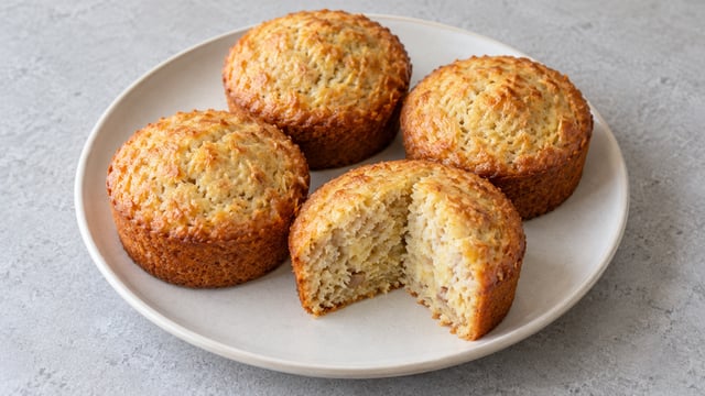 Petits gâteaux dorés coco banane à mie tendre claire