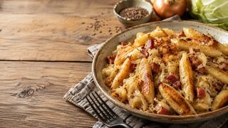Schupfnudeln mit Sauerkraut hausgemacht serviert