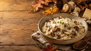 Pilzrisotto mit Parmesan als wärmendes Herbstrezept mit saisonalen Zutaten und kräftigen Aromen